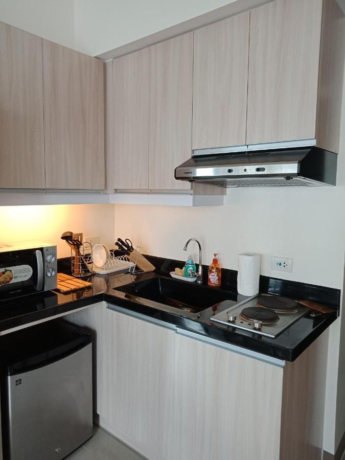 Mabolo Garden Flat A6 With Free Rooftop Pool Cebu Exterior photo